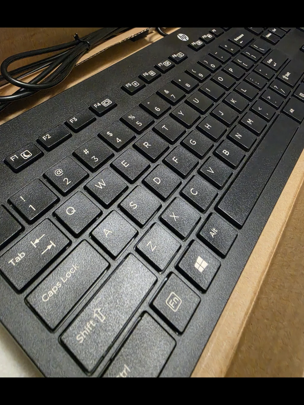 HP black wired